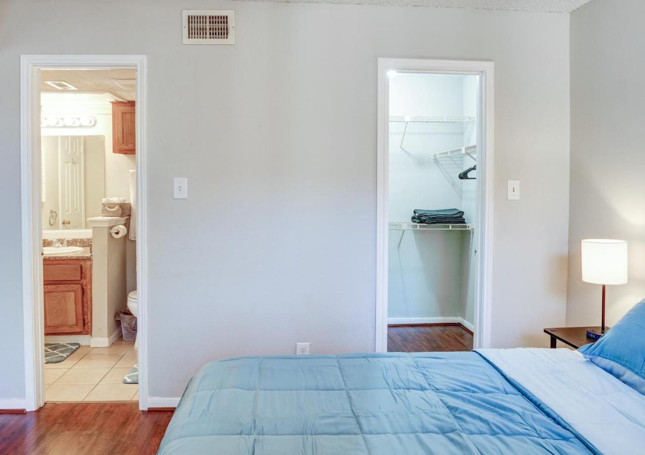 Lovely 2 Bedroom, 1 Bath Condo With Pools And Gym. Houston Exterior photo